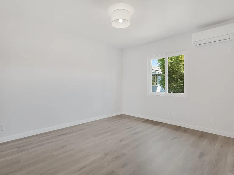 5019 Cahuenga Blvd #5019 — Photo 16