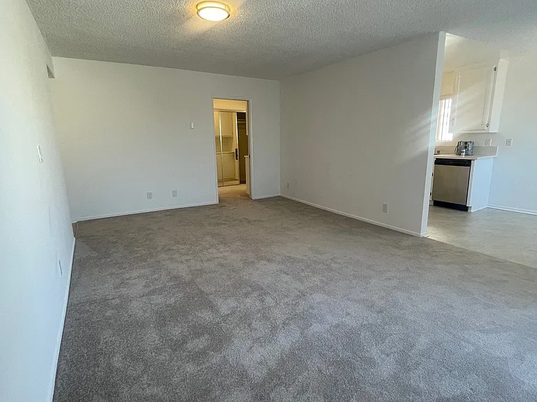 Unit 15 - Studio Floorplan