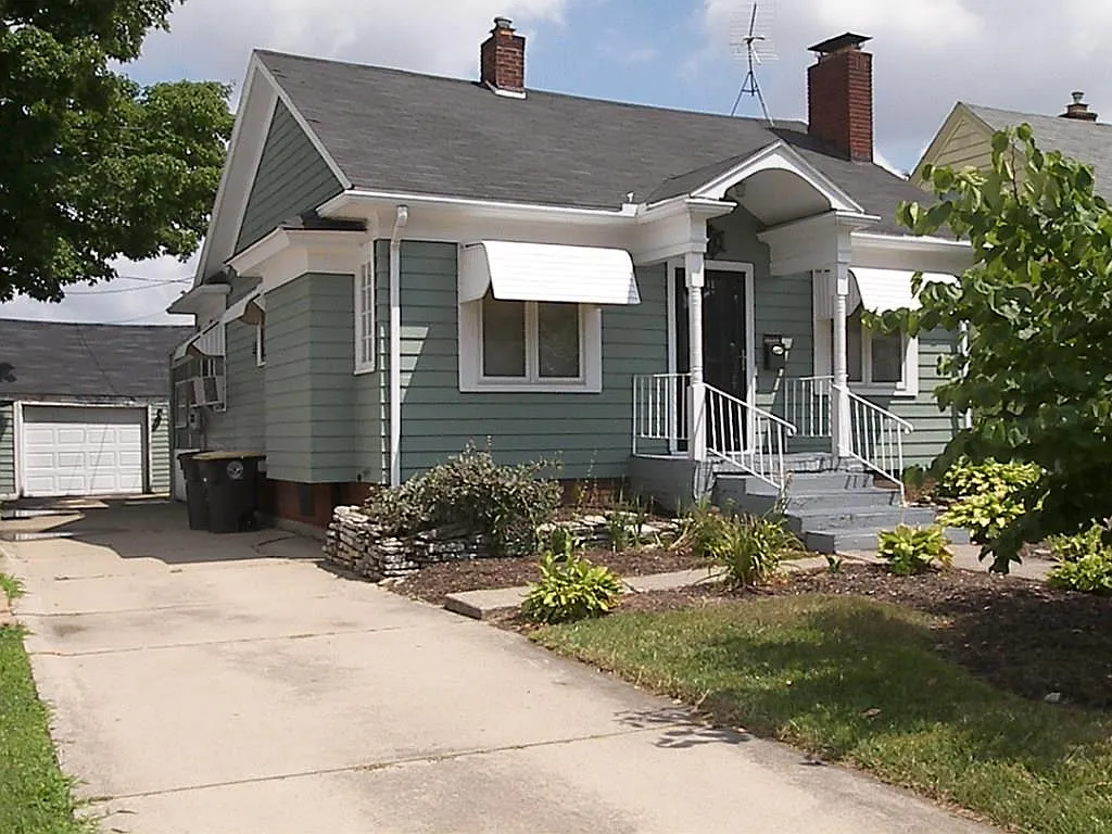 1833 Glenwood Ave photo 1
