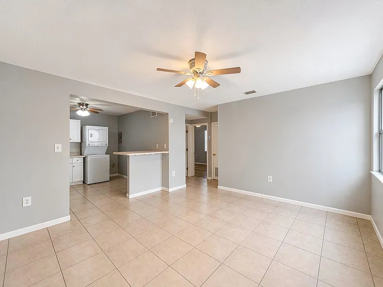 27 Kelly Ave NE #A — Photo 2