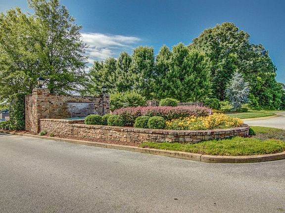 5th image of 133 Forest Ln