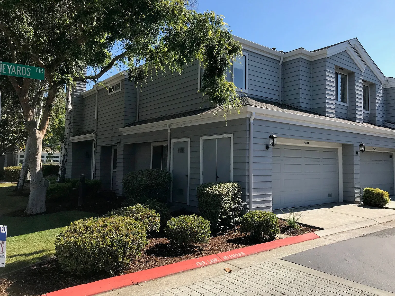 3 bed, 2.5 bath, 1718 sqft, $4,395 — Photo 1