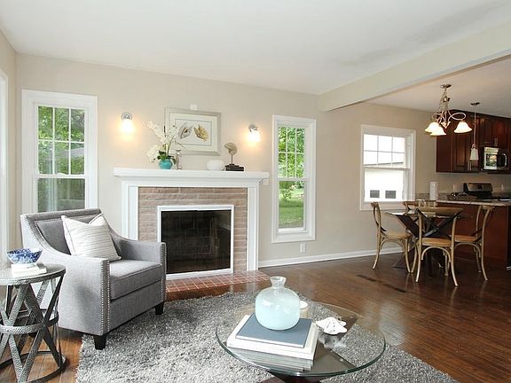 4th image of 245 Lynnwood Ln