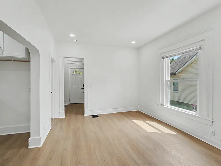 977 W Wayne St — Photo 4