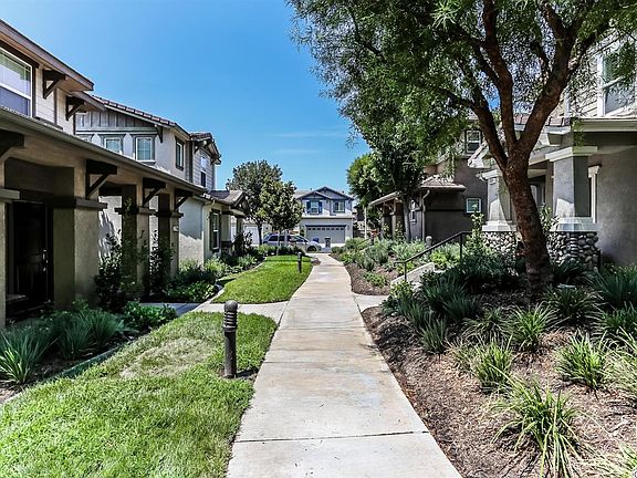 4th image of 27362 Dearborn Dr