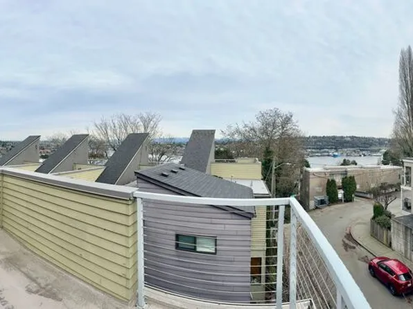552 McGraw St, Seattle, WA 98109