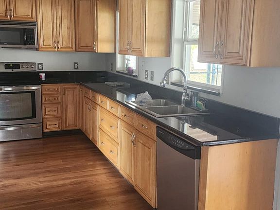 5th image of 215 Hartwig Ct