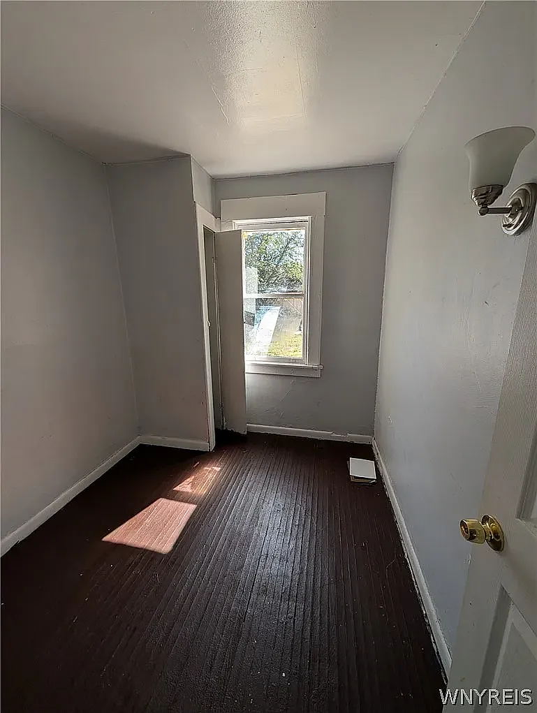 6 bed, 1600 sqft, $500 — Photo 1