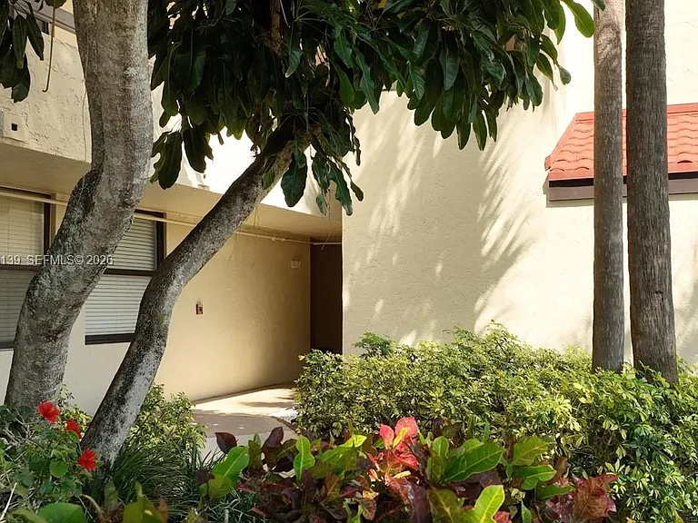 825 Egret Cir #110 — Photo 3