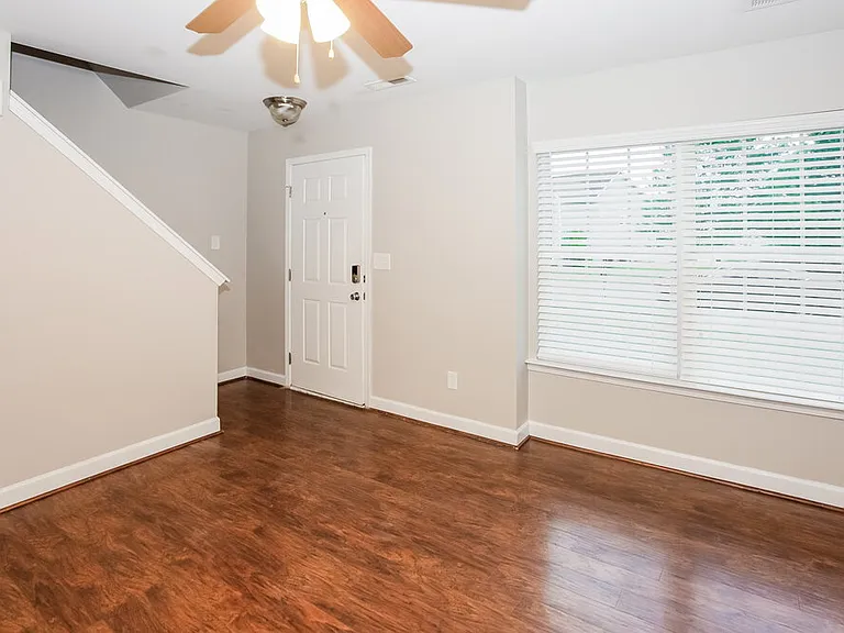 4198 Broadstairs Dr — Photo 6