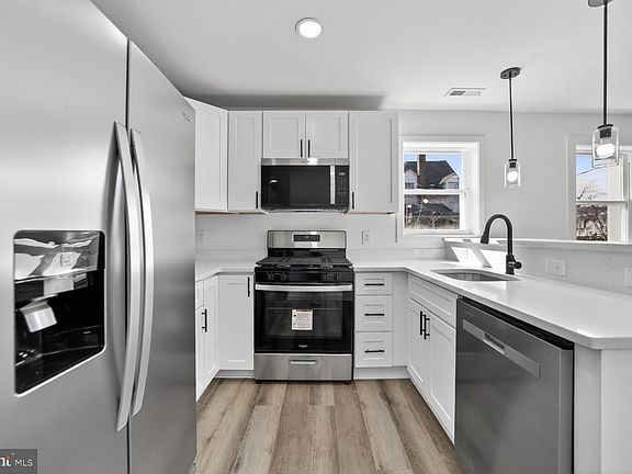 5th image of 4312 Vine St