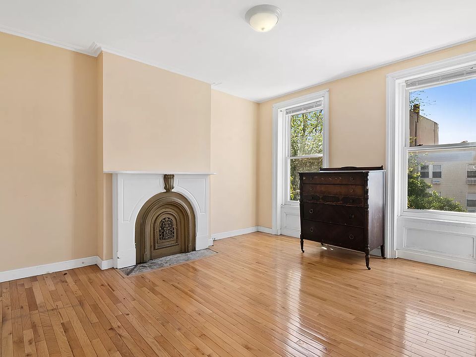 1st image of 248 Putnam Ave
