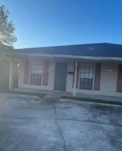 610 Old Covington Hwy Photo 1