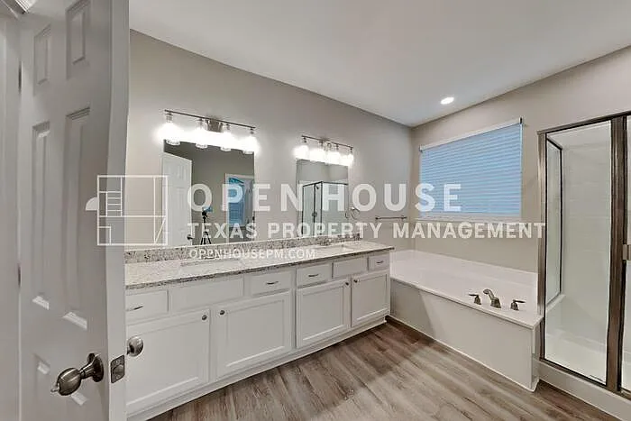8205 Hartford Dr — Photo 11