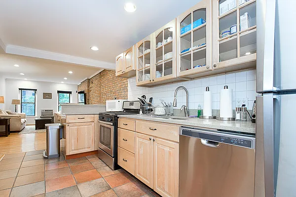 Rented by HH Realty | media 1