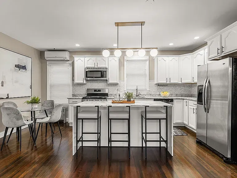 2 bed, 955 sqft, $3,400 — Photo 3