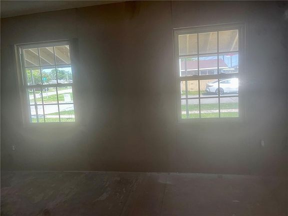 4th image of 205 W Tish Dr