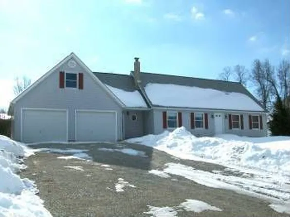 1527 Storms Store Rd, New Oxford, PA 17350