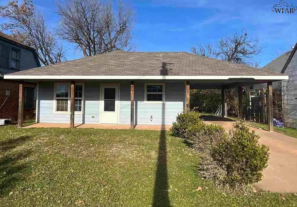 3 bed, 2.0 bath, 1196 sqft, $1,200 — Photo 1