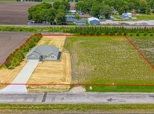 475 S Broadway St, Niantic, IL 62551