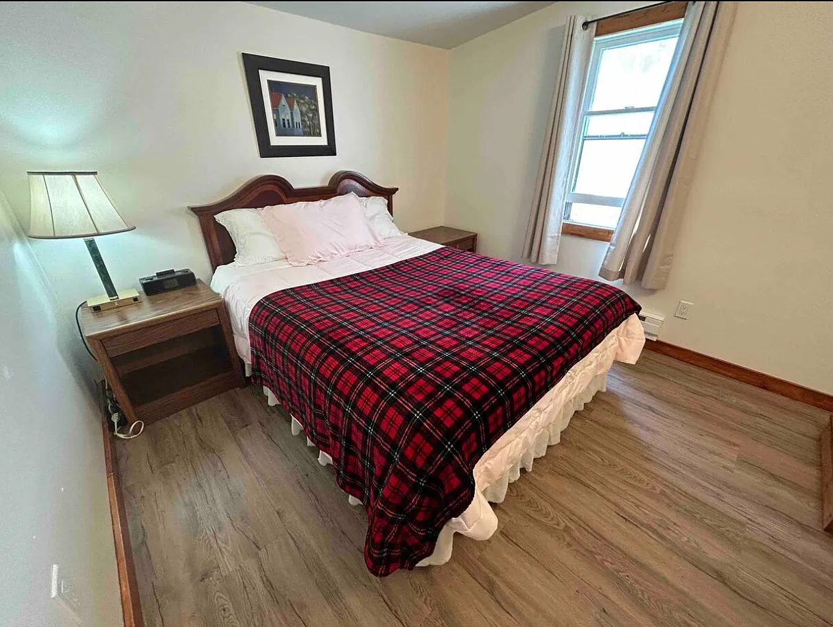 3 bed, 1003 sqft, $1,300 — Photo 4
