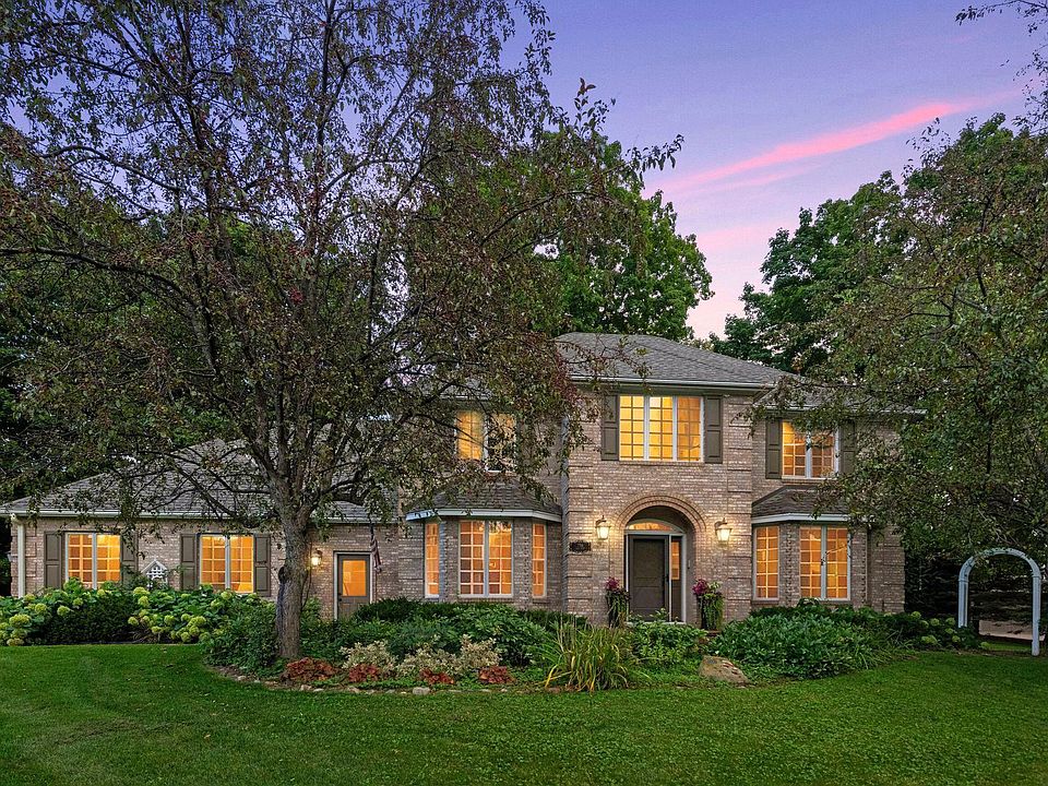1st image of 796 Lake Point Dr