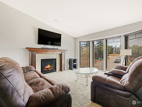 3rd image of 3116 72nd Avenue NE