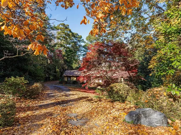 4961 Long Island Dr NW, Sandy Springs, GA 30327