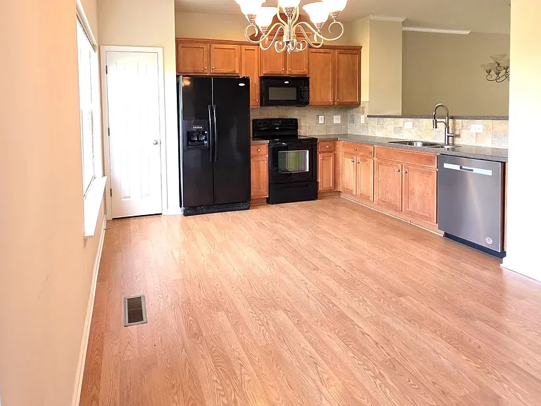294 Linden Park Ln — Photo 7