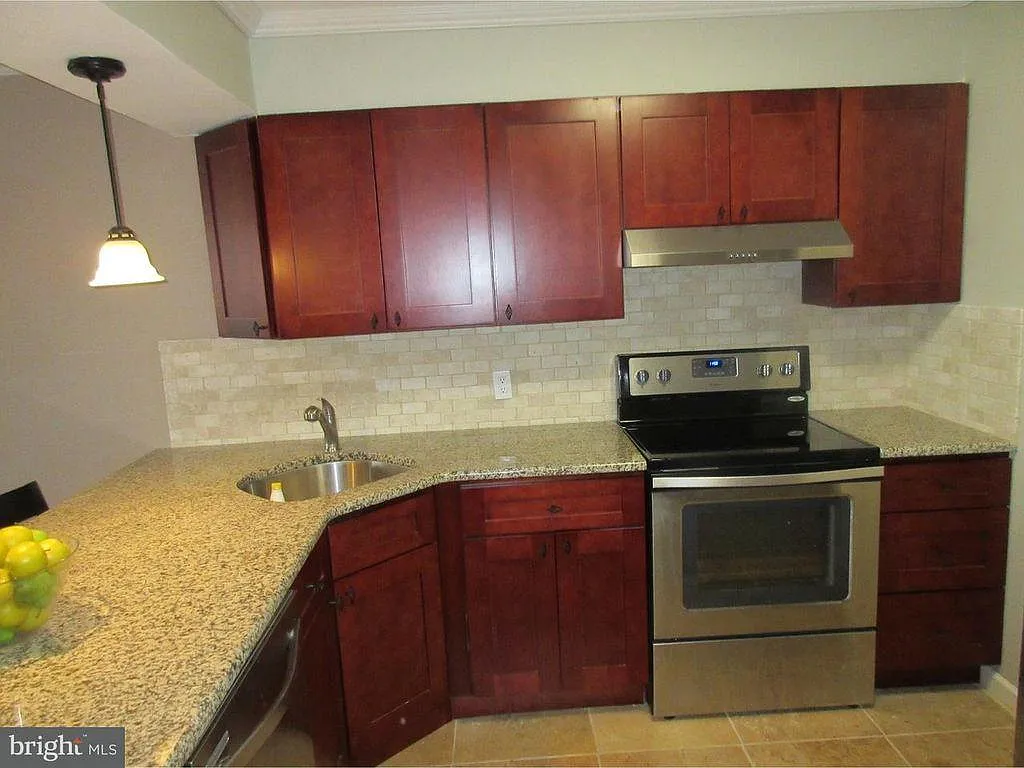 1 bed, 948 sqft, $1,950 — Photo 4