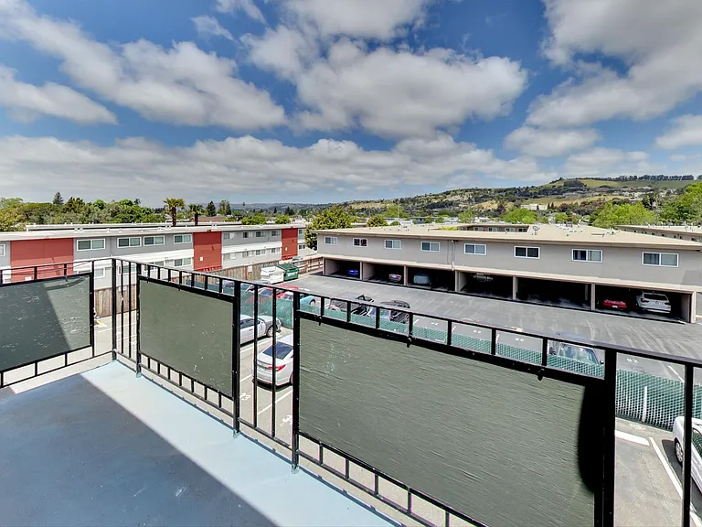 PARKWEST APARTMENTS — Photo 35