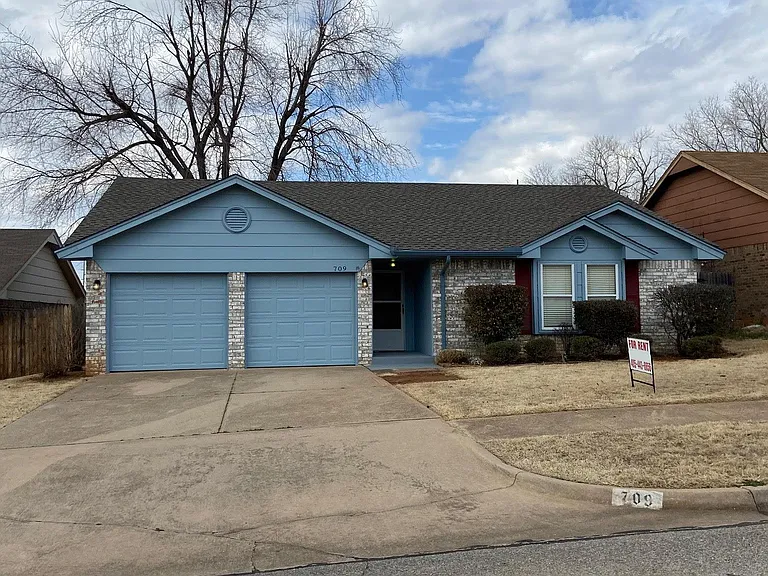 709 Coopers Hawk Dr — Photo 1