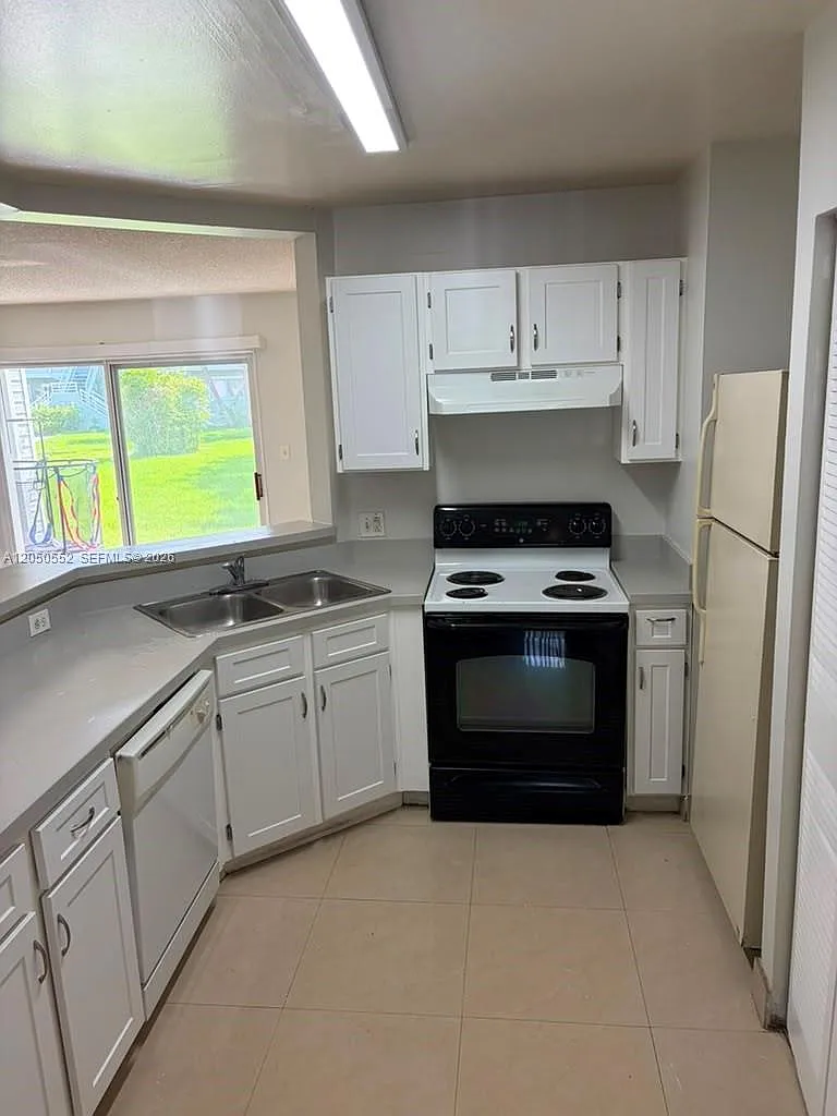 Summer Lake Condo — Photo 2
