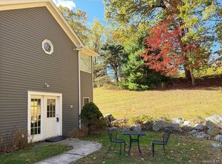 25 Valley Rd, Thornwood, NY 10594