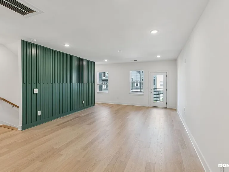550 Markham St #10 — Photo 8