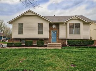 212 SE Greystone Dr, Lees Summit, MO 64063