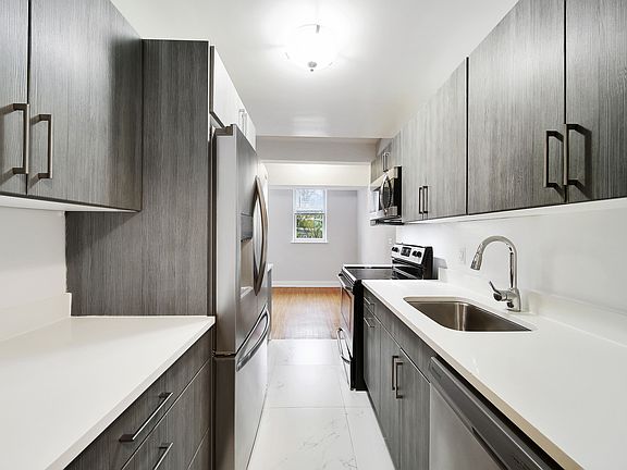 5th image of 1540 Pelham Pkwy S #L1