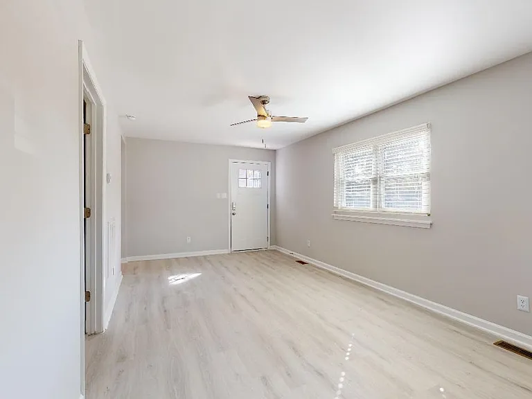 Longview Village Apartments — Photo 20