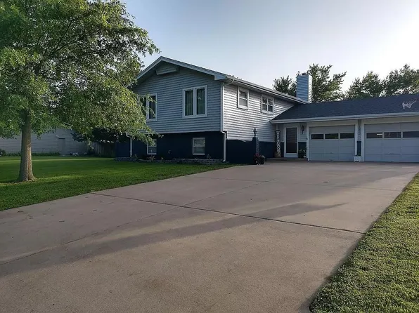 1223 N Main St, Garden Plain, KS 67050