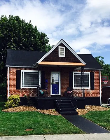 200 W Oak St photo 1