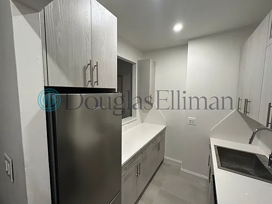 Rented by Douglas Elliman | media 22