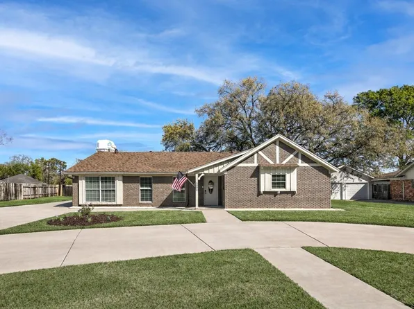 5006 Homewood Ln, Baytown, TX 77521