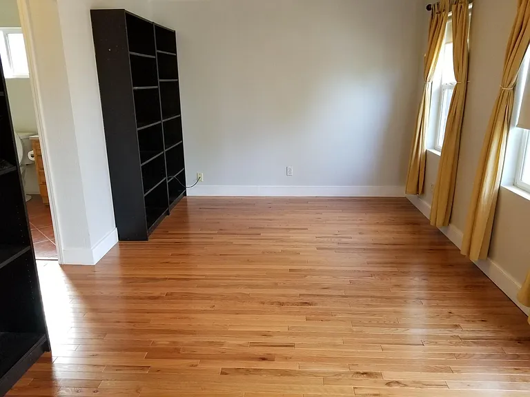 6109 Tehama Ave — Photo 5
