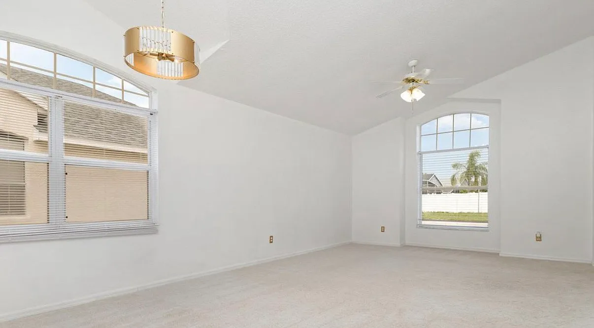4 bed, 1921 sqft, $2,650 — Photo 3