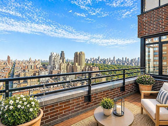 2nd image of 45 W 67th St APT 31A