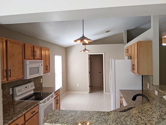 5th image of 489 Macon Dr