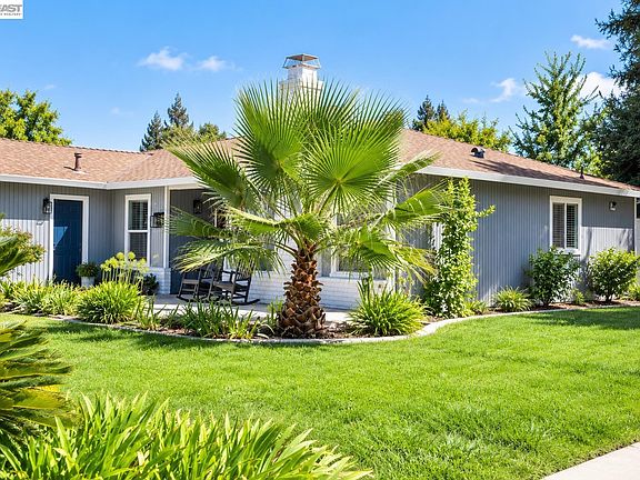 3rd image of 2716 Dania Ct