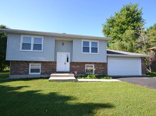 793 Michigan Ave, South Elgin, IL 60177