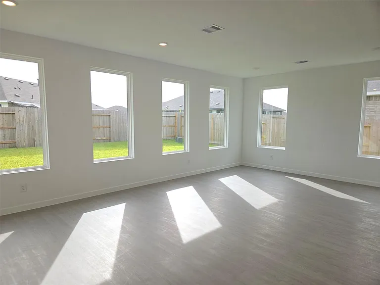 6511 Silver Emperor Ln — Photo 10
