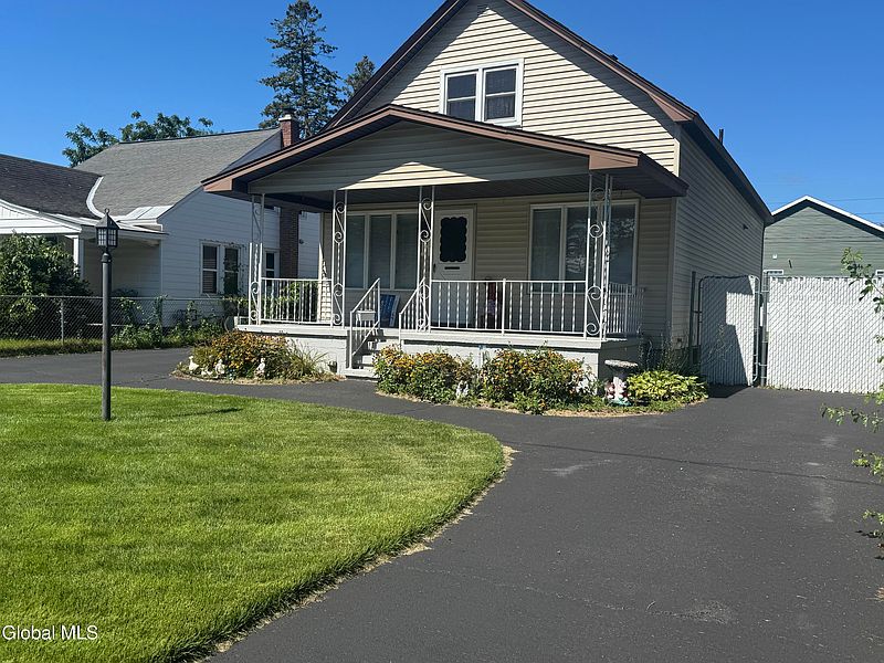 3rd image of 2105 Oaklawn Avenue